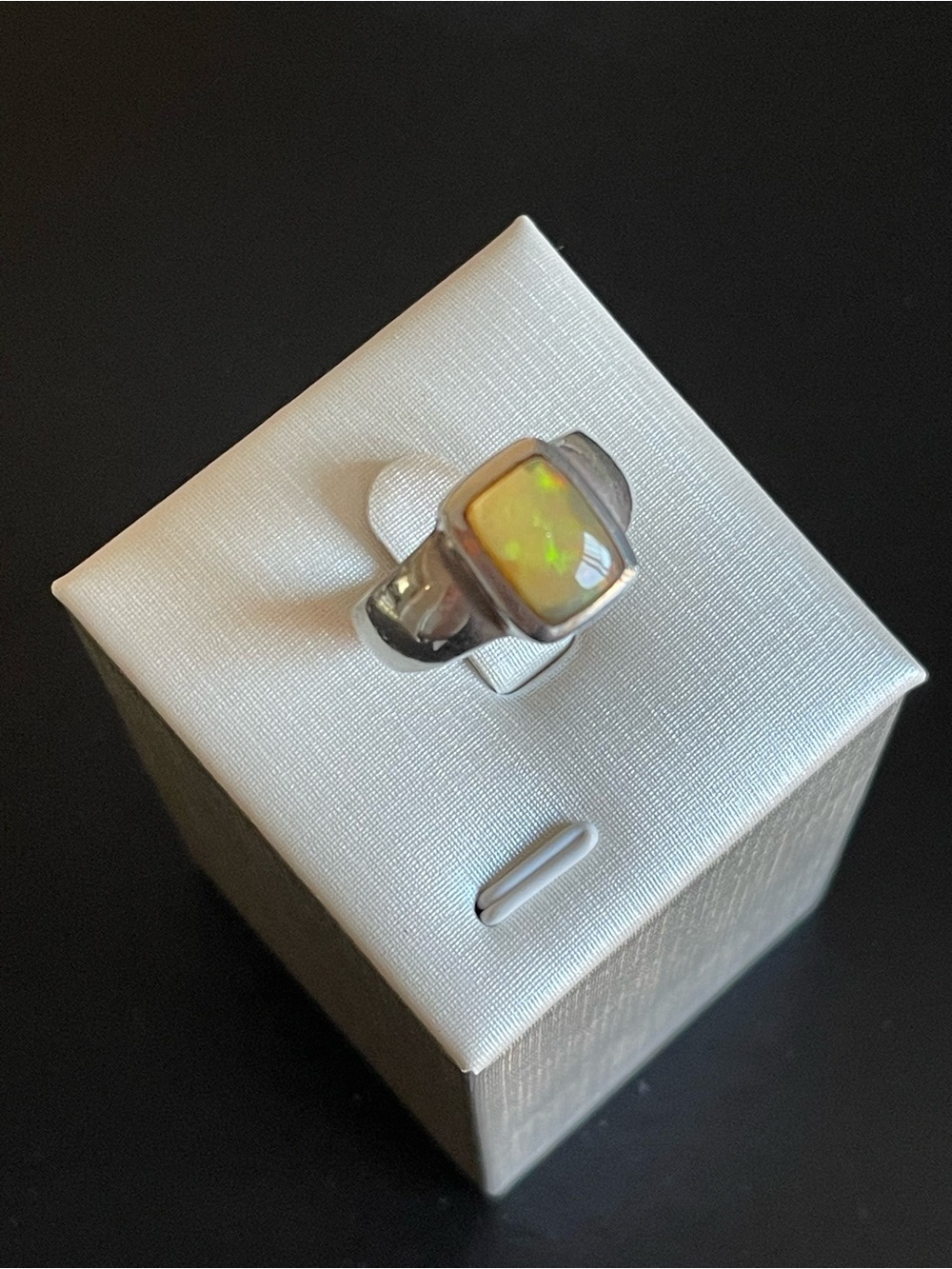 925 Sterling Silver genuine Opal Statement Ring in Yellow-Green